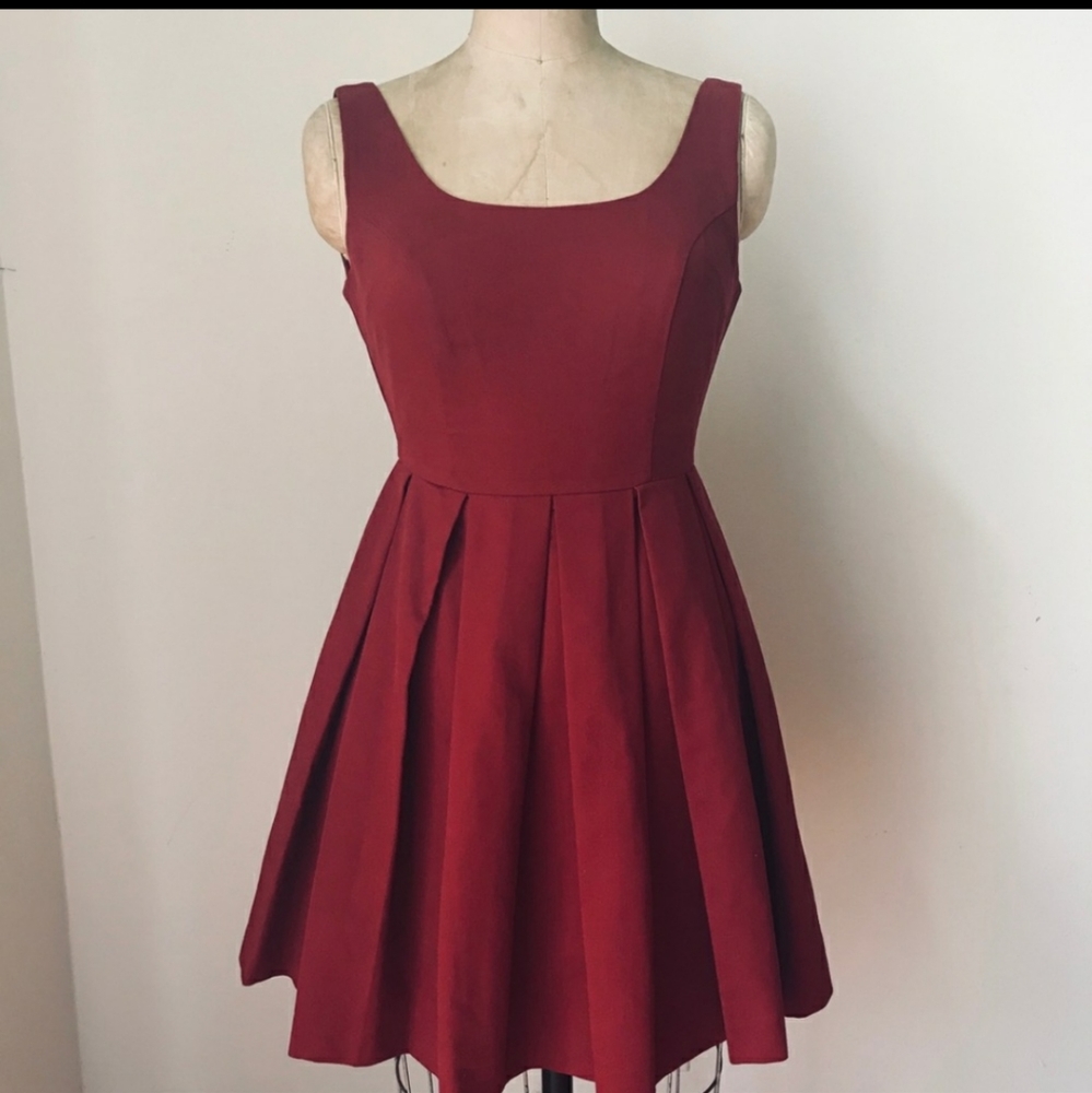 NWOT BB DAKOTA BURGUNDY PLEATED DRESS